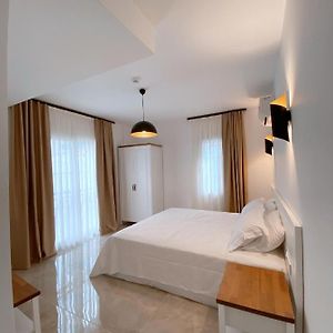 Deluxe Double Room Shower